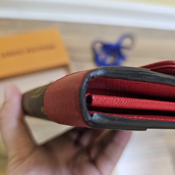 LOUIS VUITTON 2015 LV Monogram Sarah Retiro Wallet - Picture 9 of 17